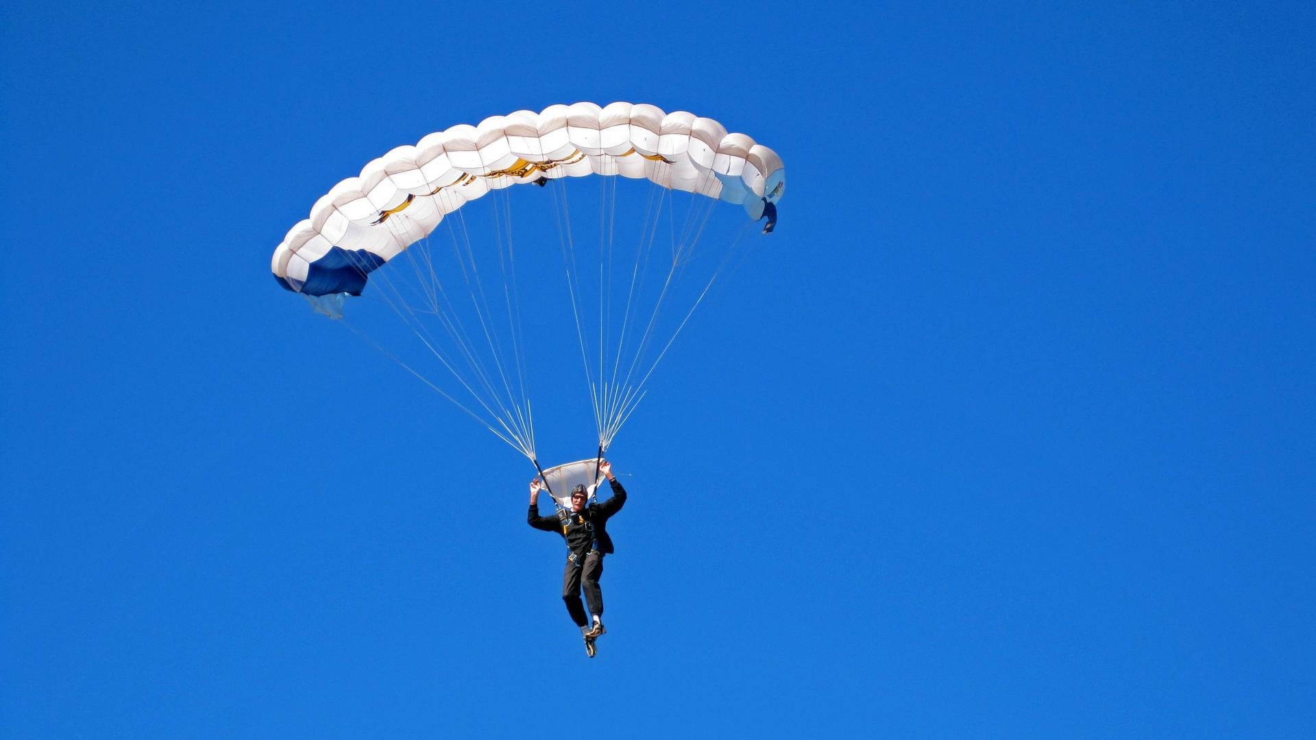 威少连砍三双奇才再度问鼎榜首，威少出场比赛奇才1胜8负 新闻
