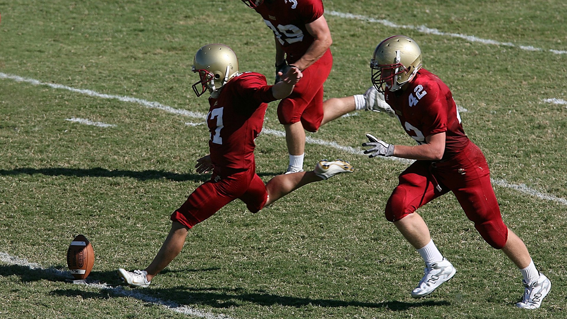 尼尔·巴特尔的稳固防守让袋鼠队在橄榄球锦标赛中屡屡获胜