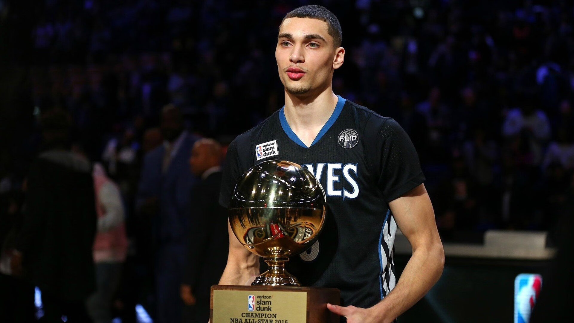 爱游戏体育在线赛事-米切尔突破犀利骑士反击连得八分，米切尔休战三将20+补缺 爵士力擒灰熊喜迎7连胜